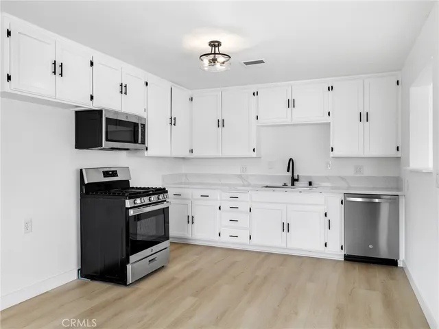 $319,900 | 16730 Batson Road, Victorville, CA 92395