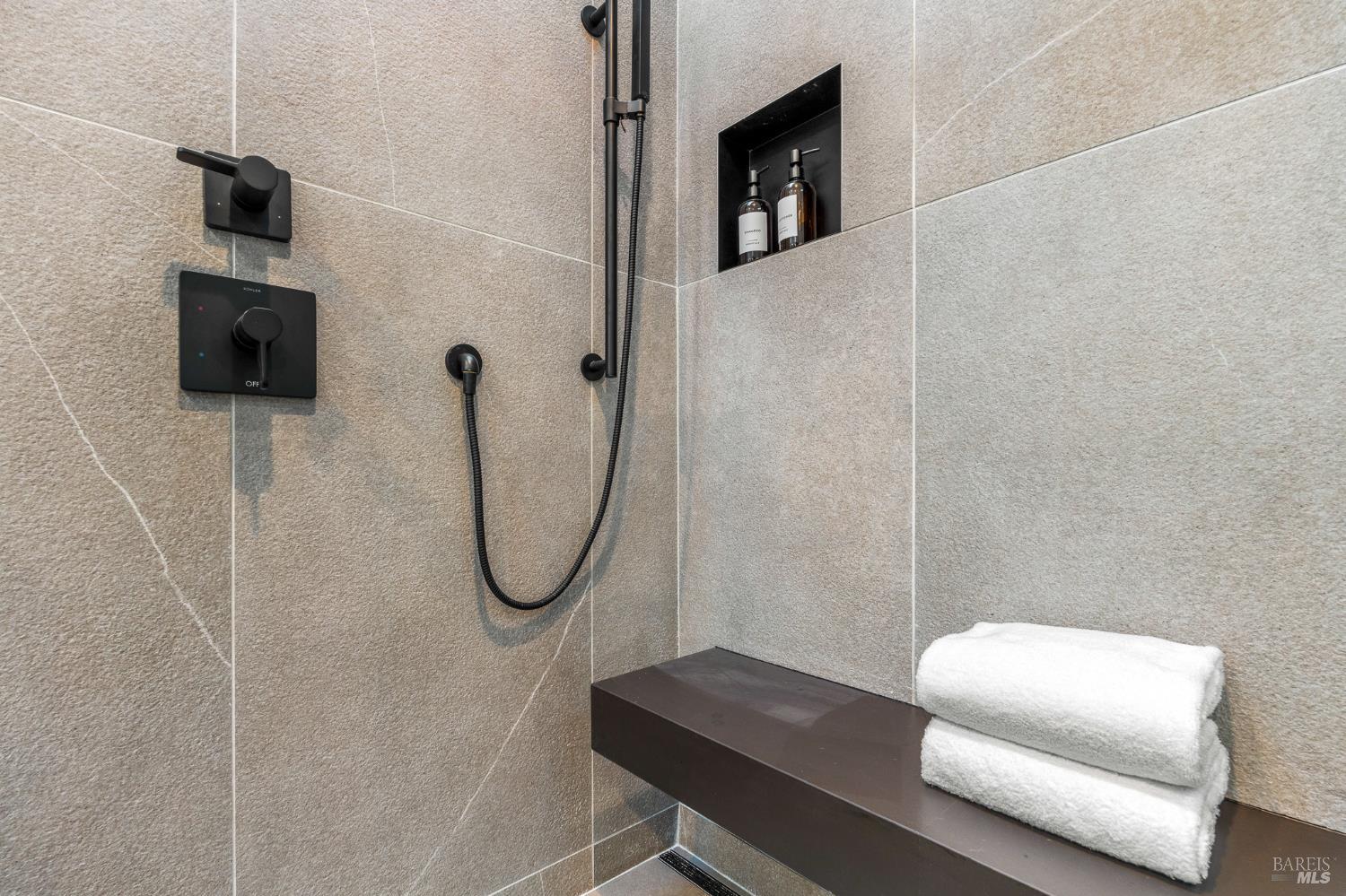975 Greenhill Road Mill Valley, CA 94941 - Photo 39 of 53 a bathroom with a shower