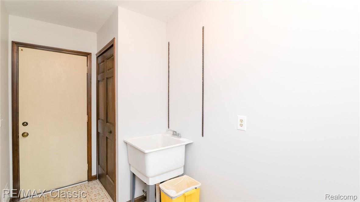 688 Sunlight Drive Rochester, MI 48309 - Photo 29 of 63 033_58.jpg