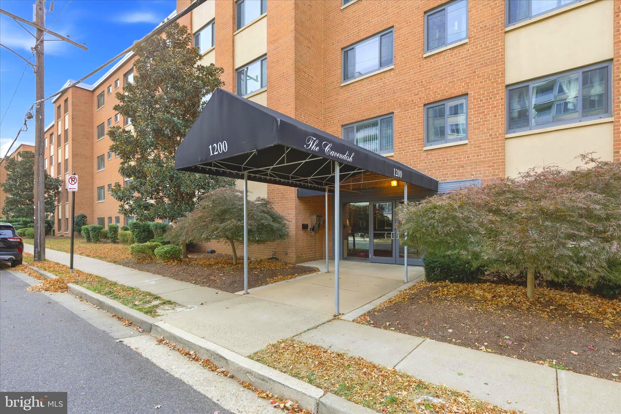 1200 South Arlington Ridge Road, Unit 717 Arlington, VA 22202 - Photo 13 of 24 a view of a house
