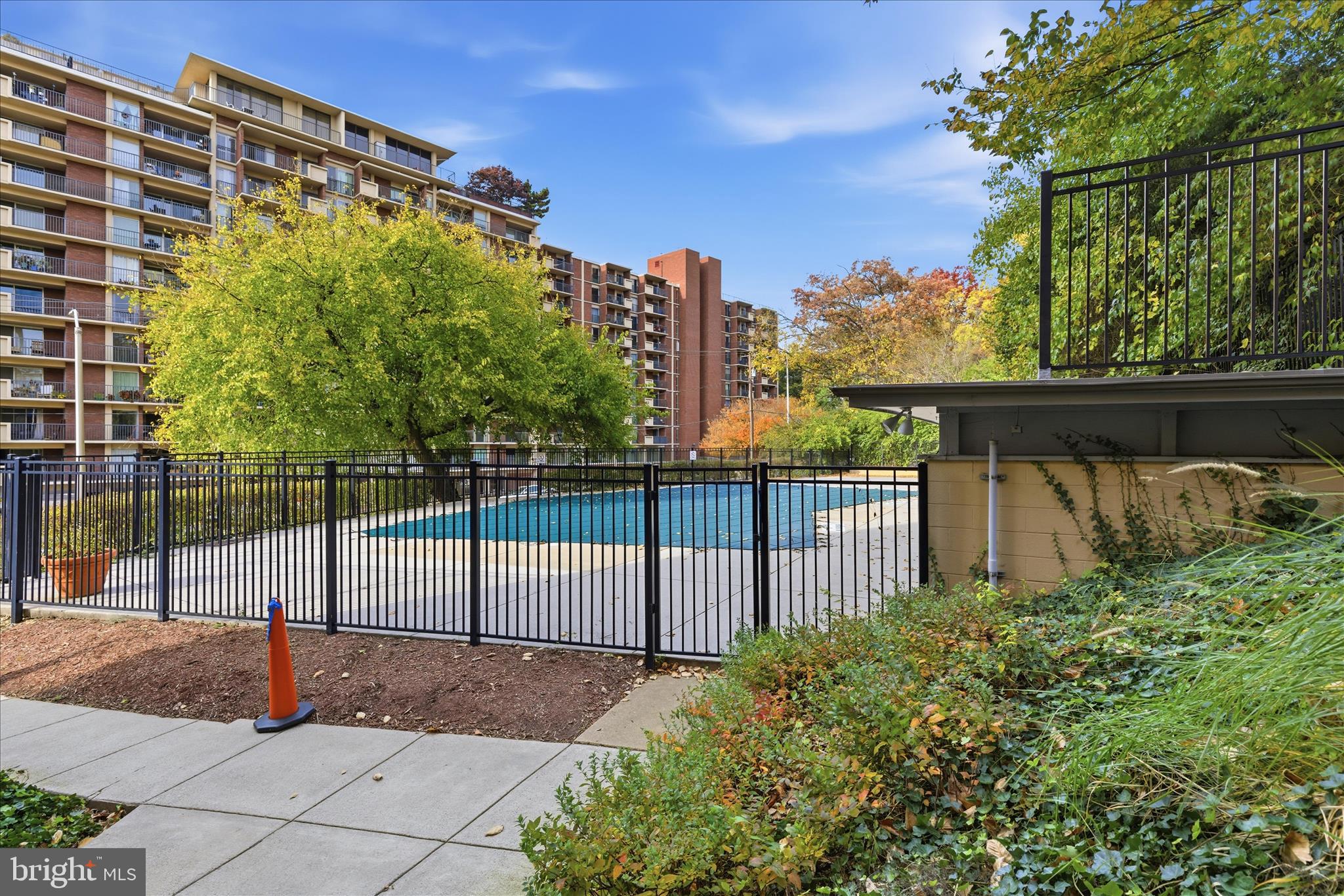 1200 South Arlington Ridge Road, Unit 717 Arlington, VA 22202 - Photo 20 of 24 a view of outdoor space and yard