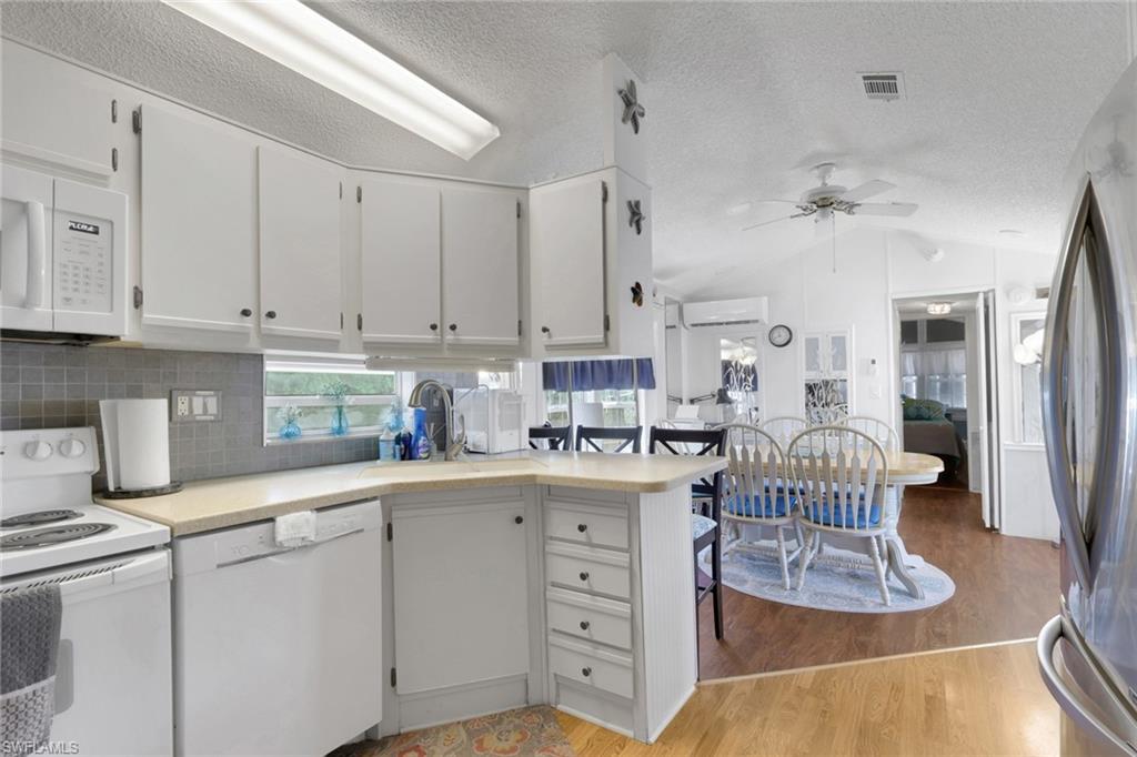386 Leopard Lane, Unit 386 Naples, FL 34114 - Photo 10 of 30