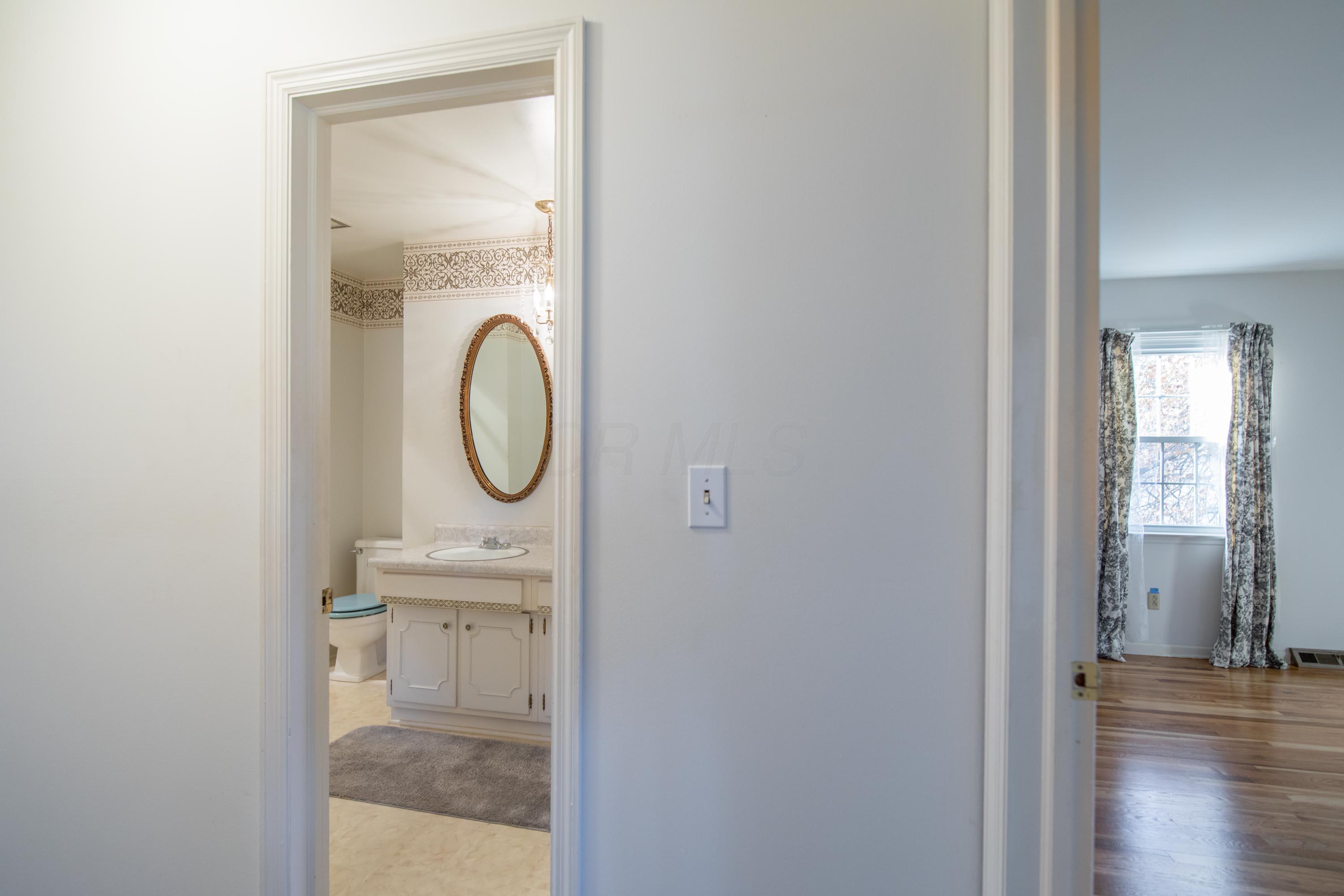 323 North Hamilton Road Columbus, OH 43230 - Photo 41 of 59
