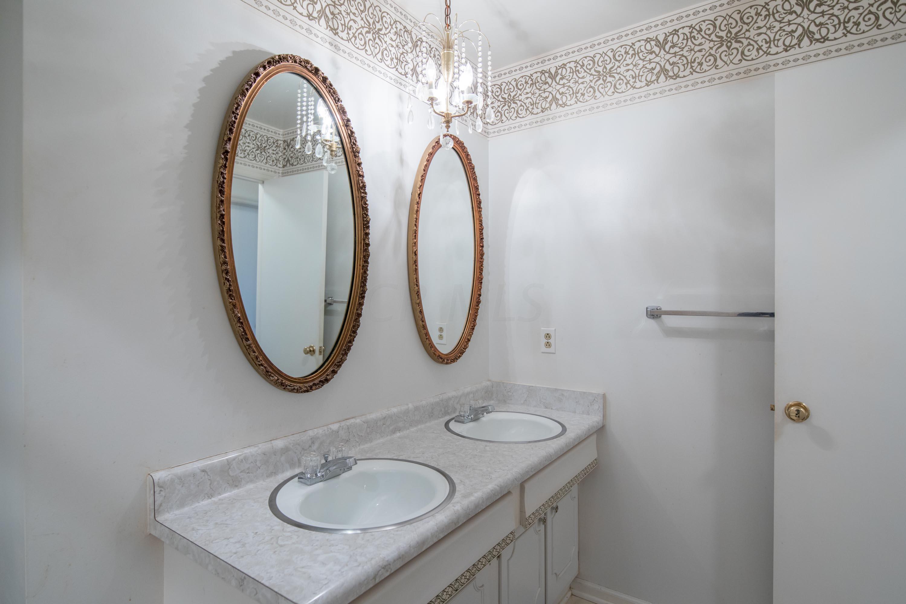323 North Hamilton Road Columbus, OH 43230 - Photo 43 of 59