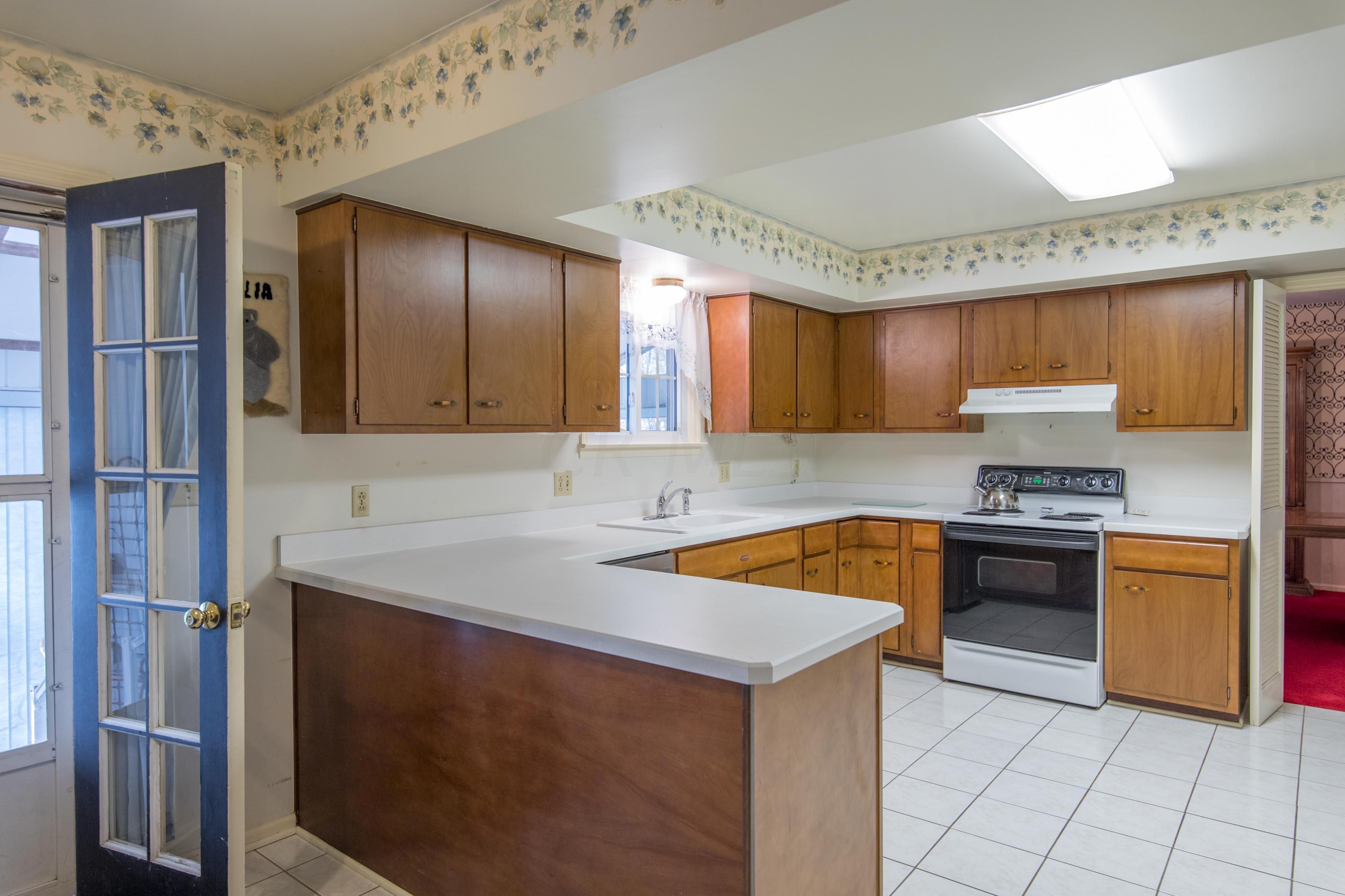 323 North Hamilton Road Columbus, OH 43230 - Photo 6 of 59