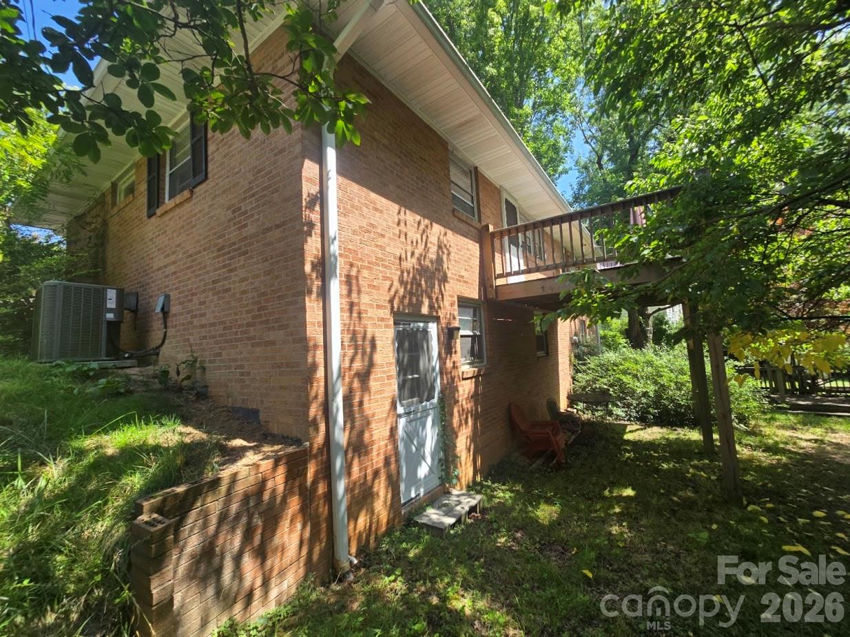 629 Willow Road Hendersonville, NC 28739 - Photo 3 of 18