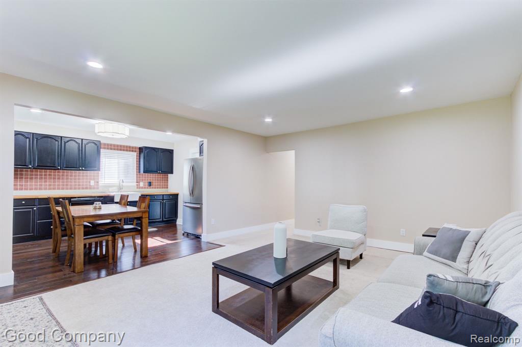 2329 Columbia Road Berkley, MI 48072 - Photo 5 of 40