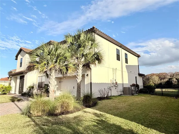 a view of a house with a backyard
