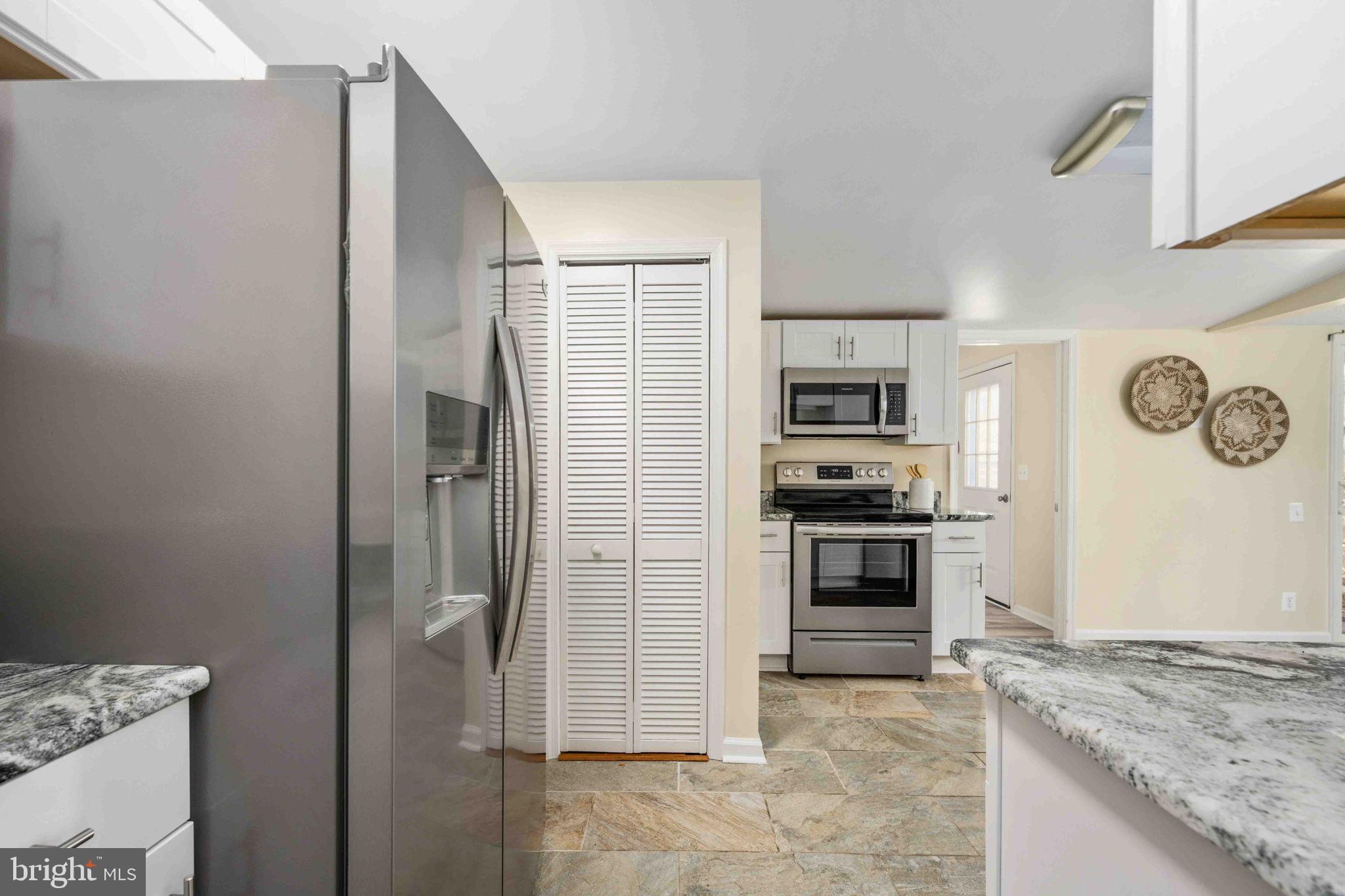 116 Lakeview Parkway Locust Grove, VA 22508 - Photo 19 of 71 a kitchen with stainless steel appliances granite countertop a refrigerator and a stove