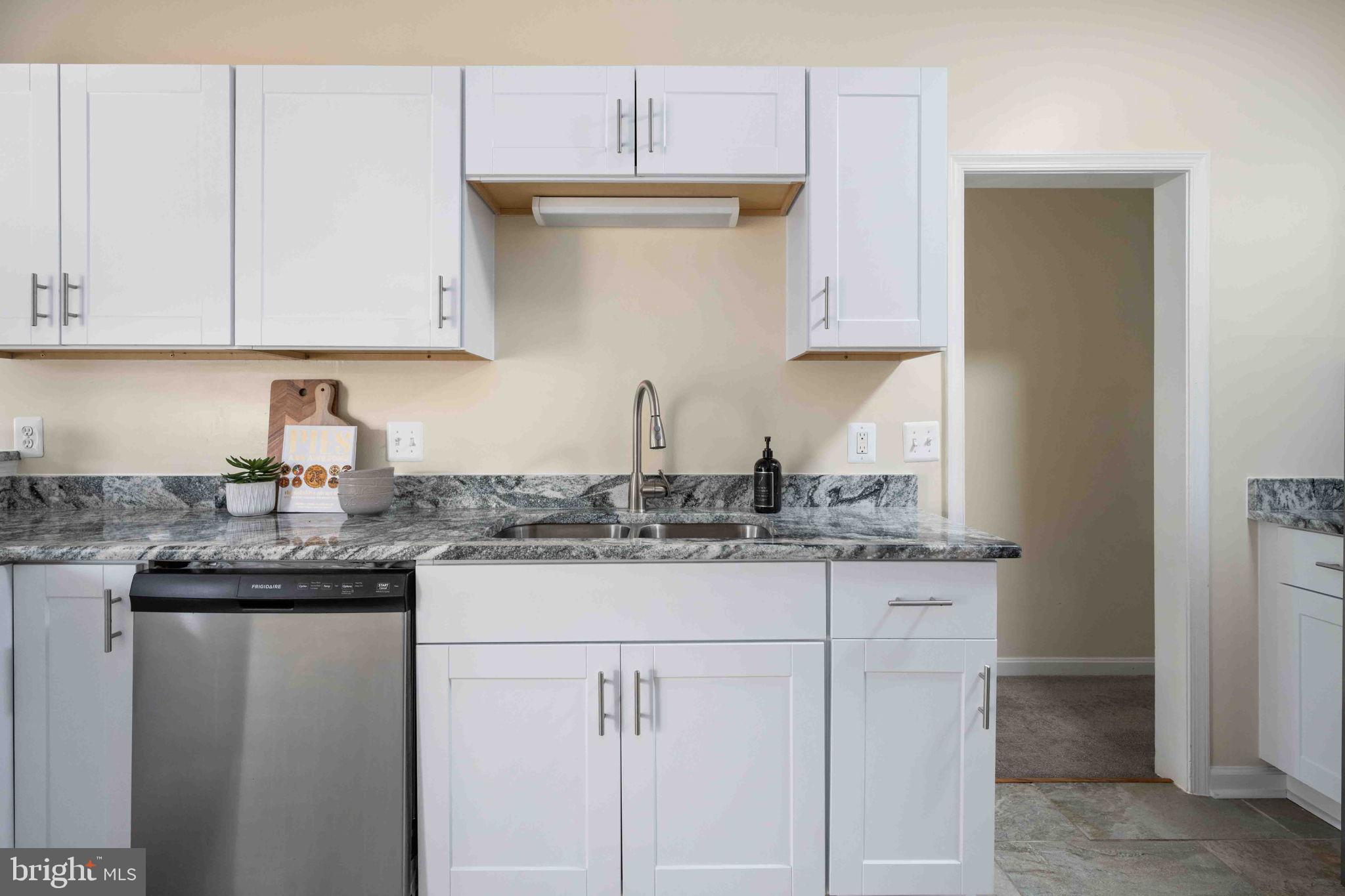 116 Lakeview Parkway Locust Grove, VA 22508 - Photo 25 of 71 a kitchen with stainless steel appliances granite countertop a sink stove and cabinets
