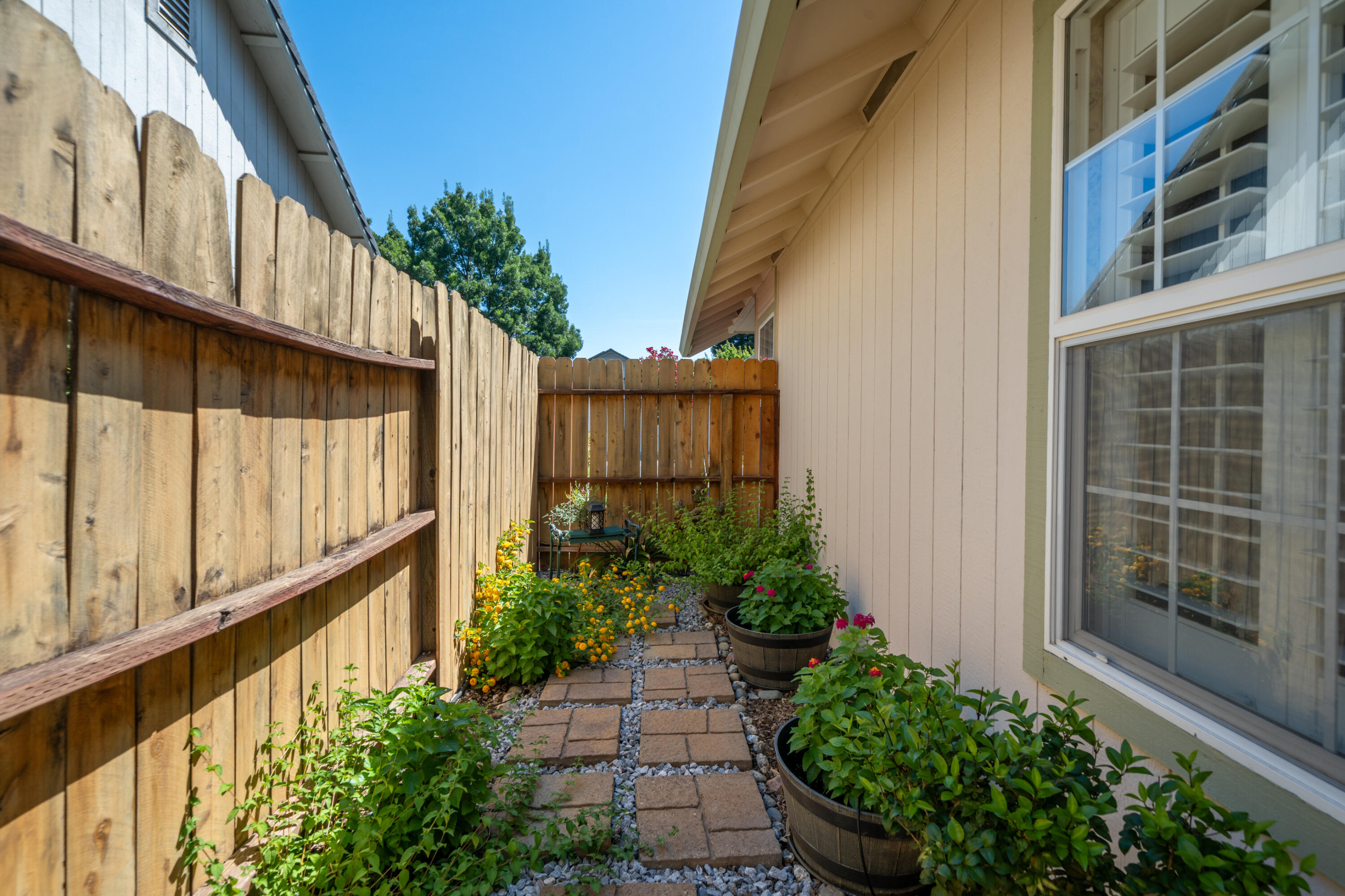 302 Mammoth Path Redding, CA 96003 - Photo 32 of 43 302 Mammoth Path-48