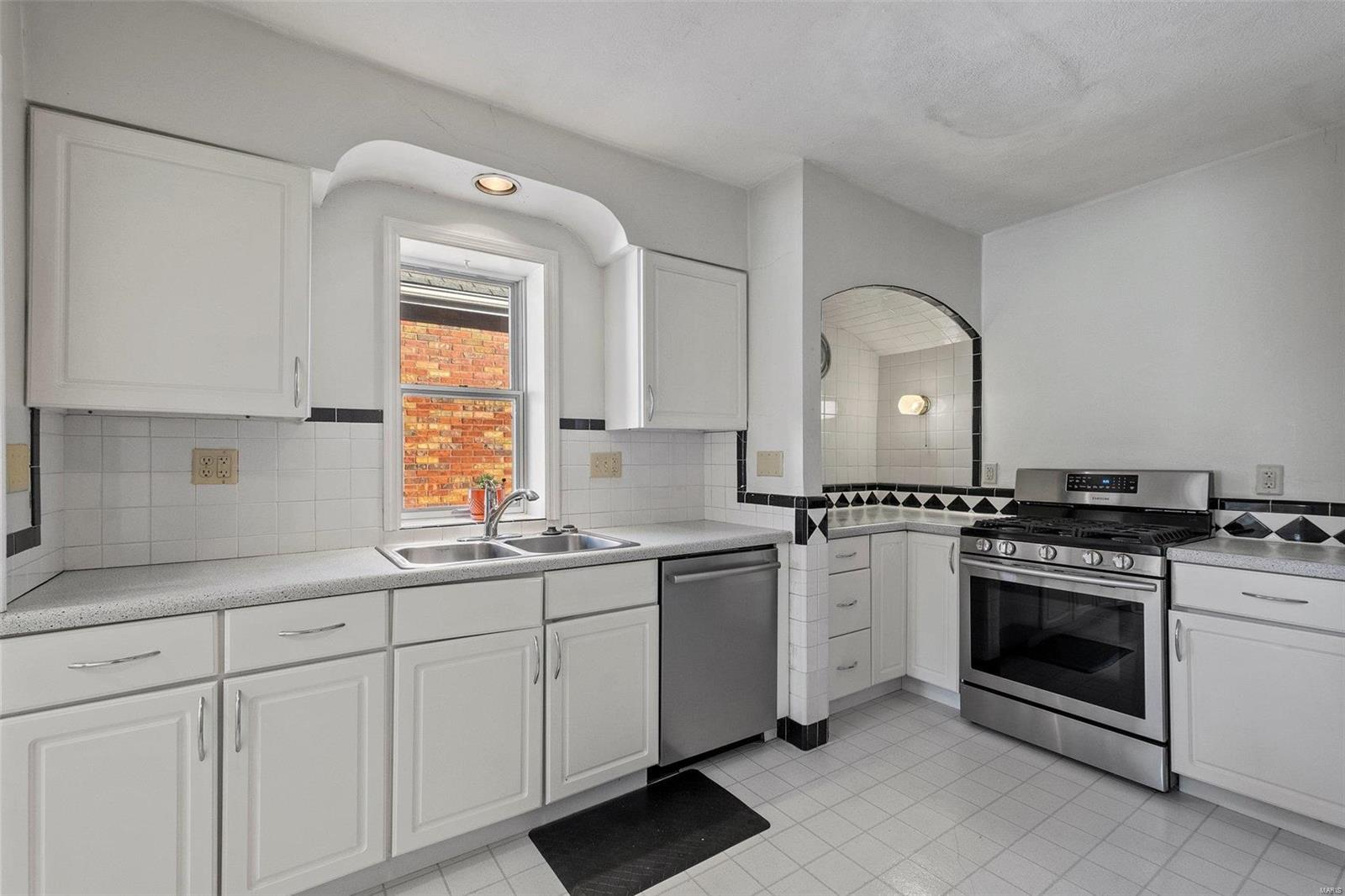 9335 Rambler Drive St. Louis, MO 63123 - Photo 10 of 29 Gallery Image 10