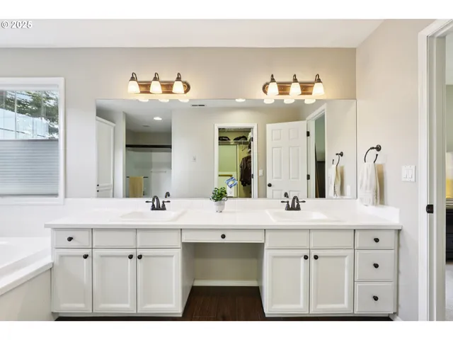 $720,000 | 1900 Northeast 158th Avenue, Vancouver, WA 98684