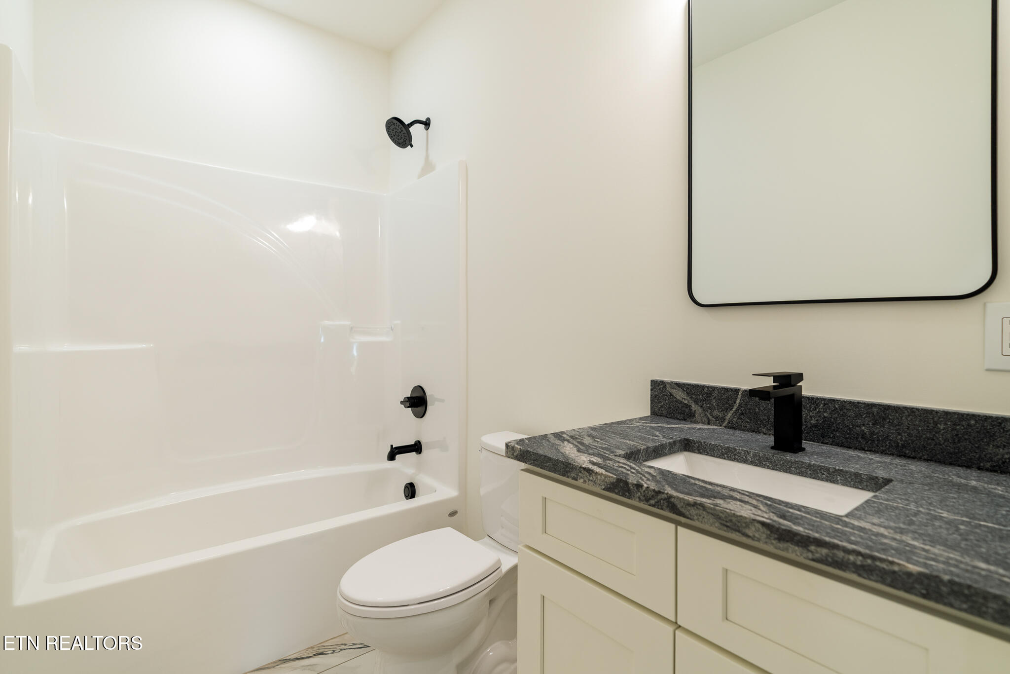 330 Roddy Branch Road Rockford, TN 37853 - Photo 28 of 48 Full Bath