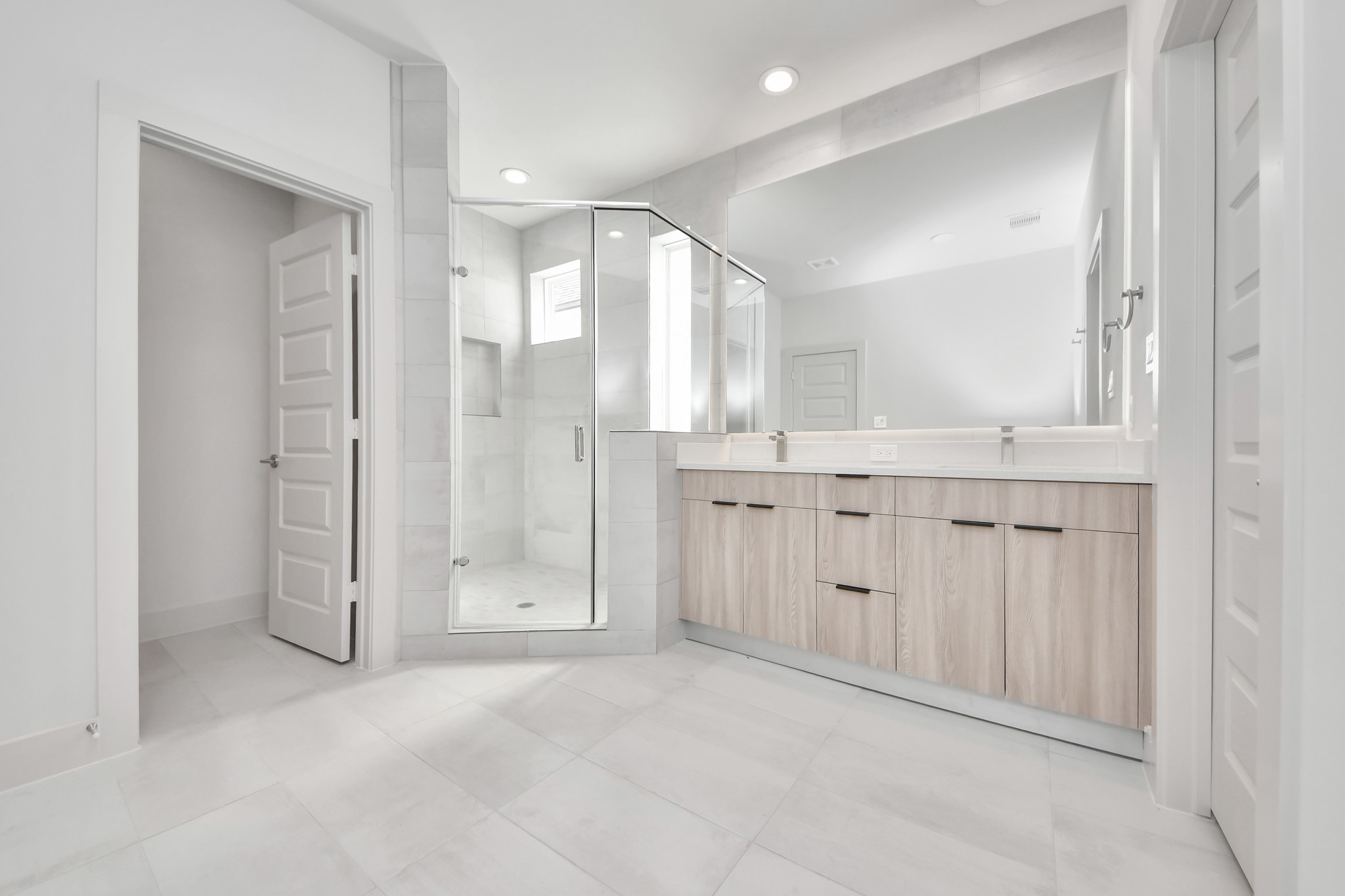 4022 Boho Lane Houston, TX 77045 - Photo 10 of 18 primary bath