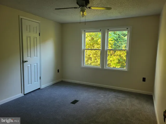 $119,900 | 902 Lakeview Drive, Green Lane, PA 18054