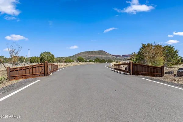 $1,823,400 | 6570 Meadows Lane, Flagstaff, AZ 86004