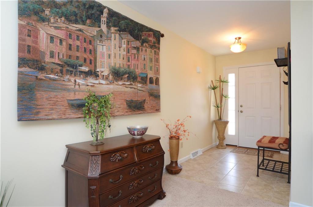 2109 Ridge Road Monaca, PA 15061 - Photo 5 of 20 Plenty of space in this entry!