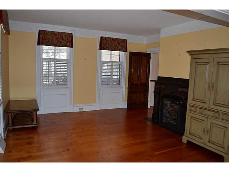 804 Blackburn Road Sewickley, PA 15143 - Photo 3 of 25 Living Room.