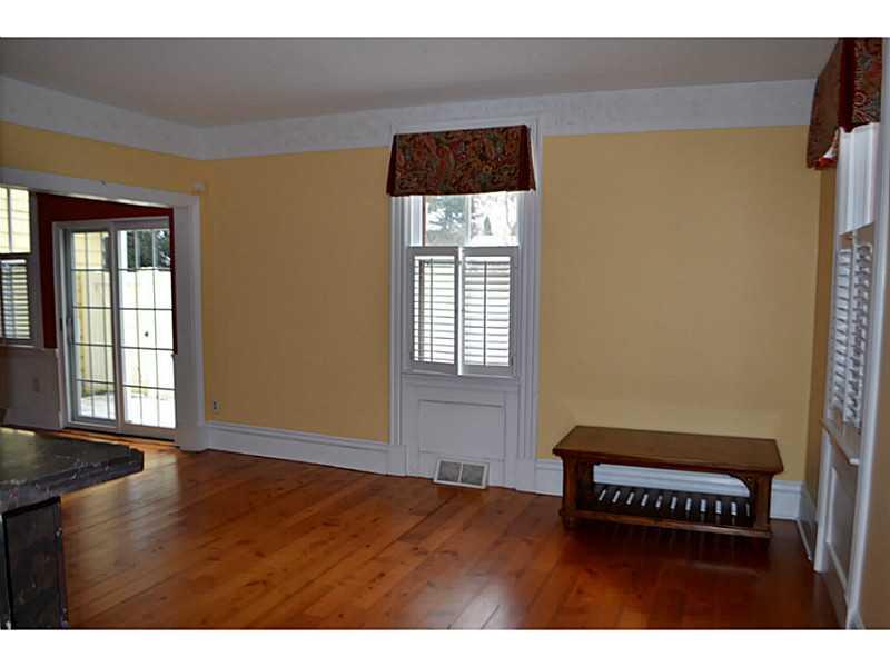 804 Blackburn Road Sewickley, PA 15143 - Photo 4 of 25 Living Room.
