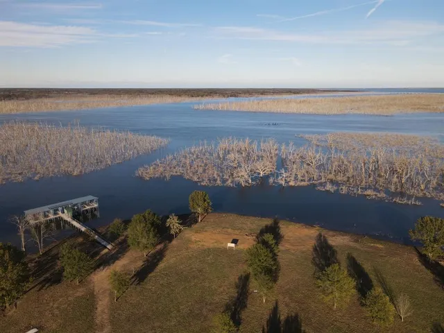 a view of an outdoor space