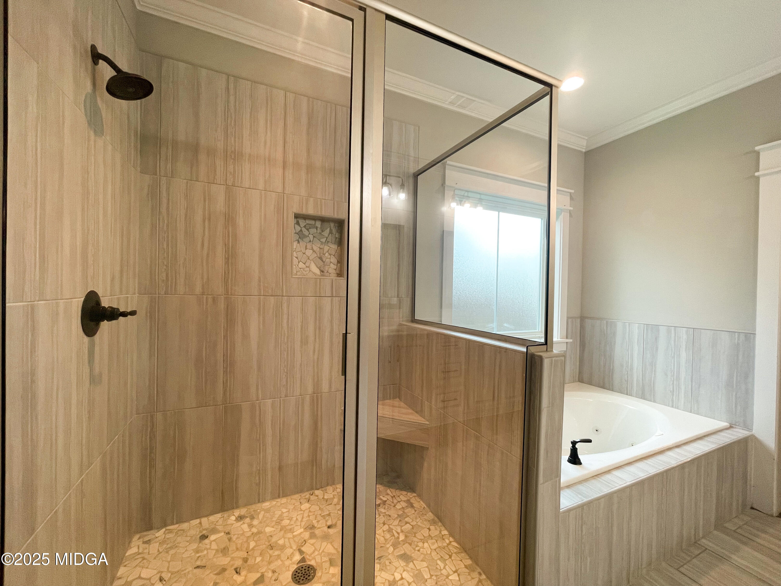 113 Perth Court Warner Robins, GA 31088 - Photo 15 of 28 a bathroom with a tub and shower