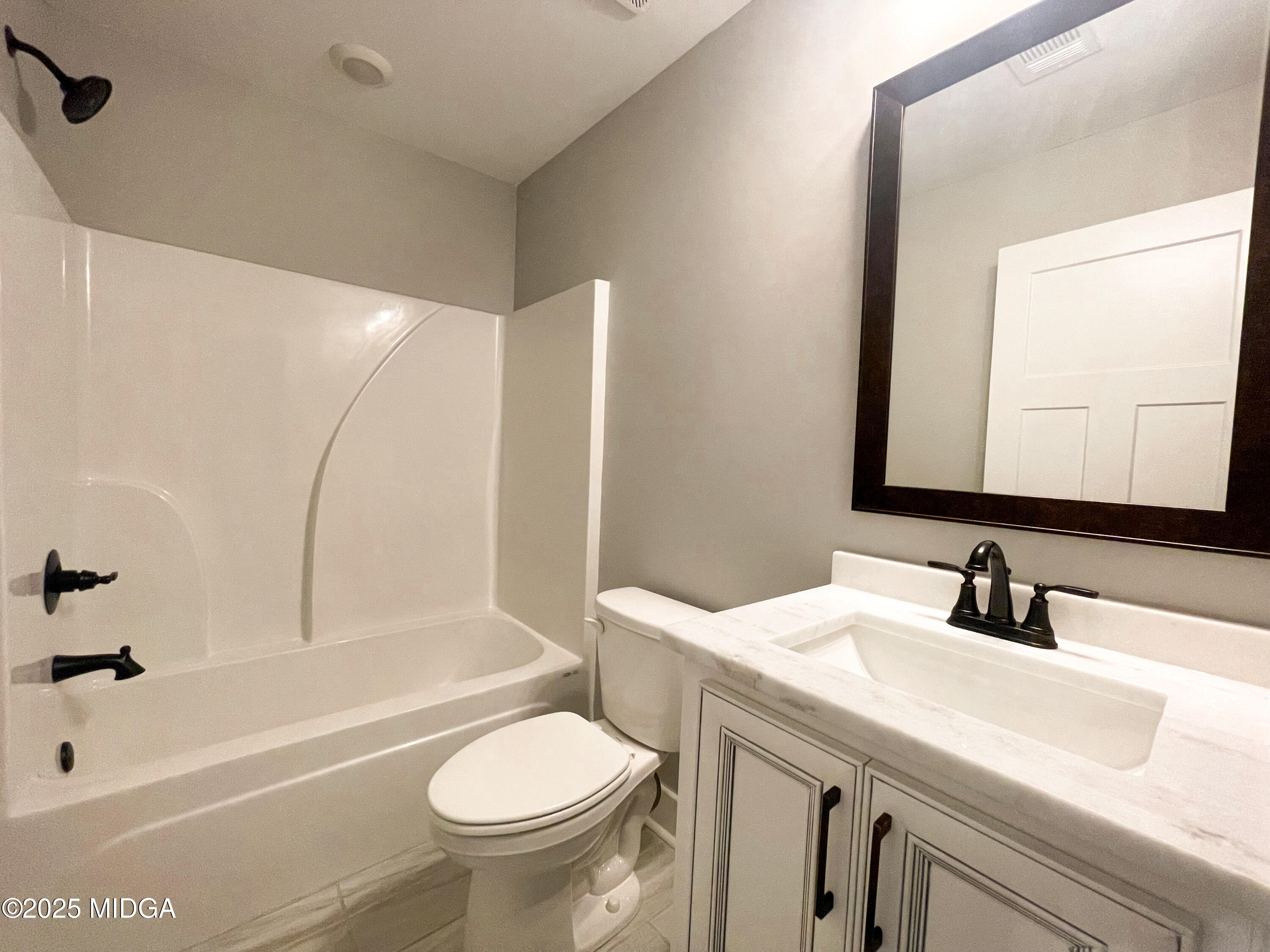 113 Perth Court Warner Robins, GA 31088 - Photo 23 of 28 a bathroom with a sink a toilet and a bathtub