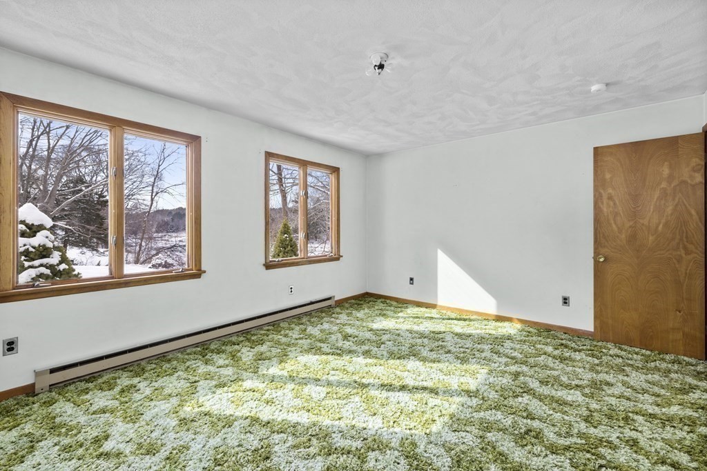 44 Sumner Street Gloucester, MA 01930 - Photo 20 of 40 a view of a room with window