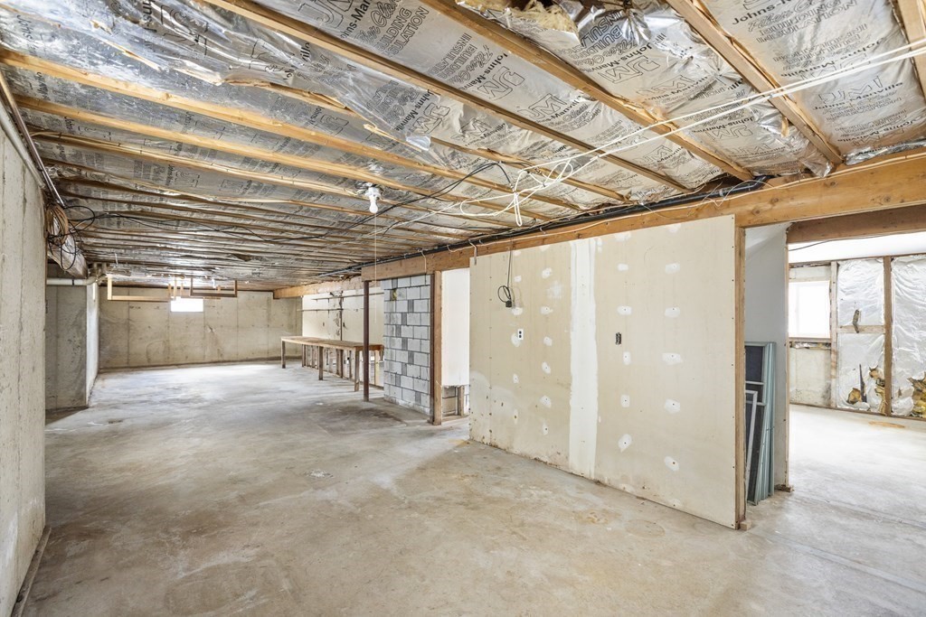 44 Sumner Street Gloucester, MA 01930 - Photo 33 of 40 a view of a hallway