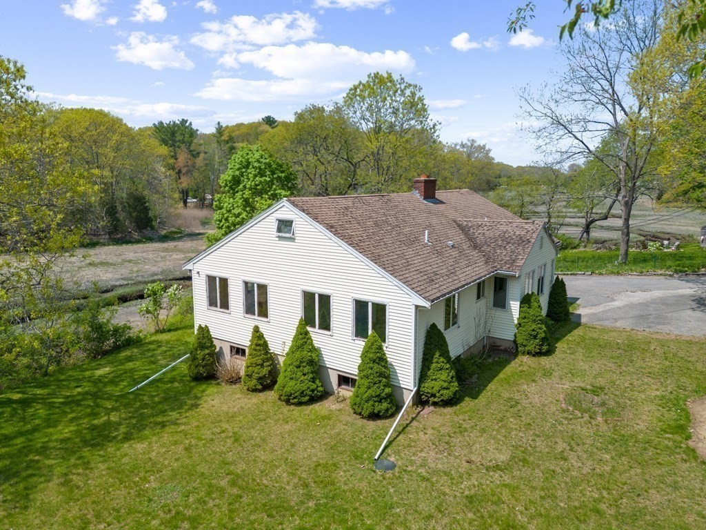 44 Sumner Street Gloucester, MA 01930 - Photo 4 of 40 a view of a house with backyard and garden
