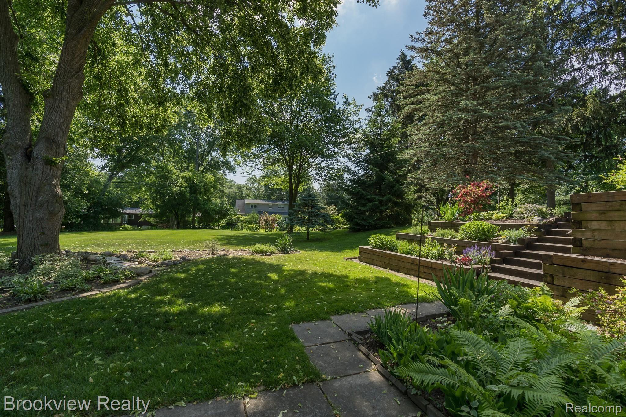 290 Donegal Drive Rochester, MI 48309 - Photo 29 of 33 290 Donegal MLS-W040.jpg