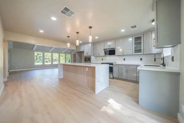 $599,990 | 19767 Paso Robles Avenue, Redding, CA 96003