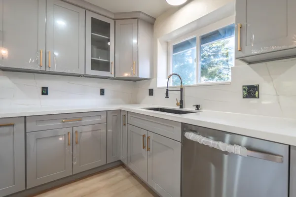 $599,990 | 19767 Paso Robles Avenue, Redding, CA 96003