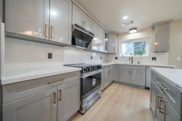 $599,990 | 19767 Paso Robles Avenue, Redding, CA 96003