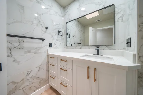 $599,990 | 19767 Paso Robles Avenue, Redding, CA 96003