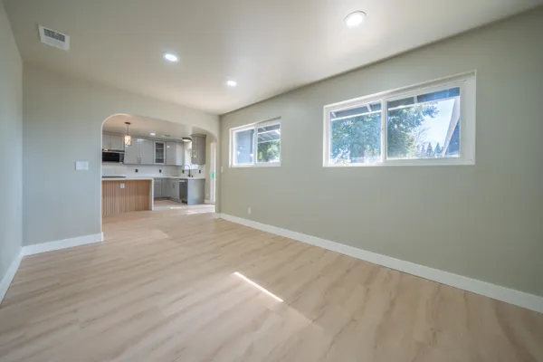 $599,990 | 19767 Paso Robles Avenue, Redding, CA 96003