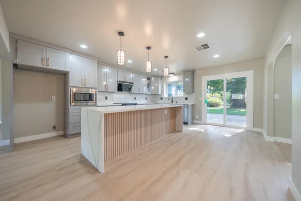 $599,990 | 19767 Paso Robles Avenue, Redding, CA 96003