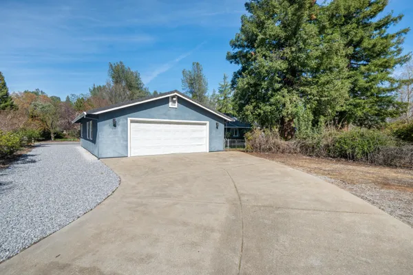 $599,990 | 19767 Paso Robles Avenue, Redding, CA 96003