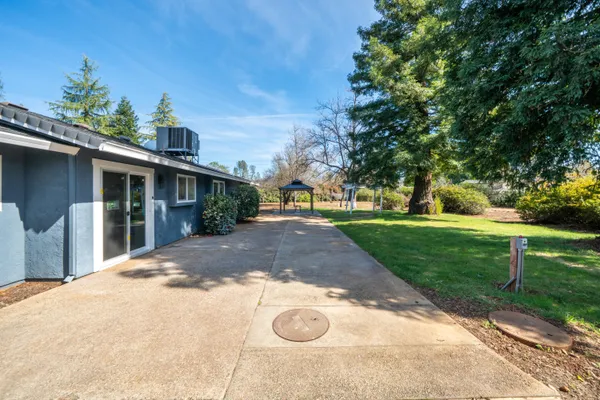 $599,990 | 19767 Paso Robles Avenue, Redding, CA 96003