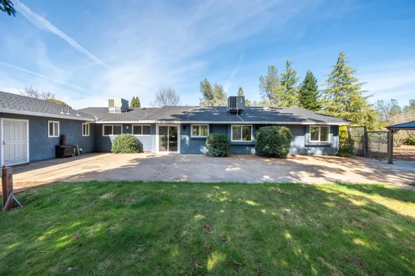 $599,990 | 19767 Paso Robles Avenue, Redding, CA 96003