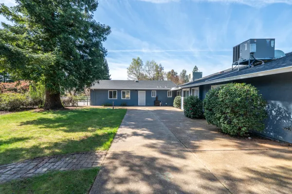 $599,990 | 19767 Paso Robles Avenue, Redding, CA 96003