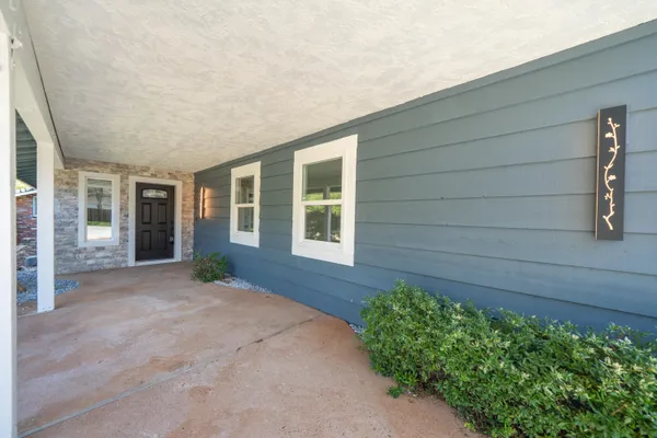 $599,990 | 19767 Paso Robles Avenue, Redding, CA 96003