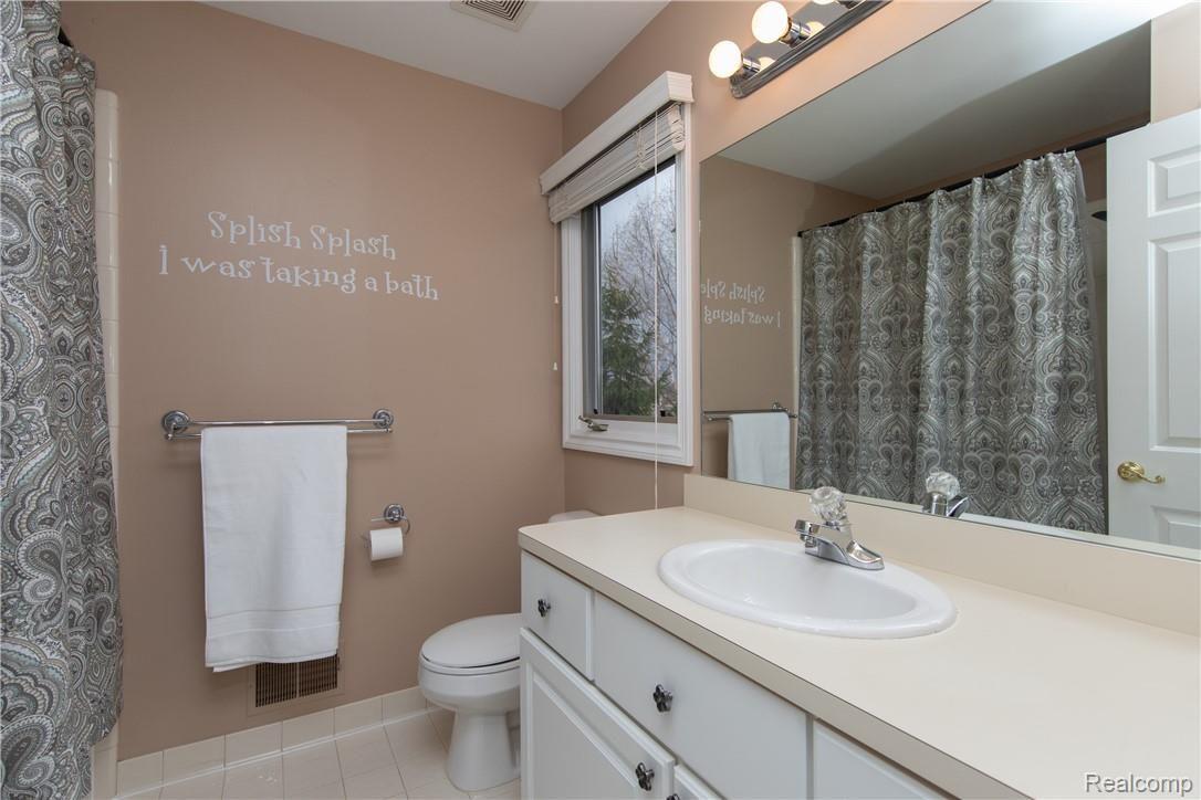 1056 Autumnview Drive Rochester, MI 48307 - Photo 33 of 44 with En Suite