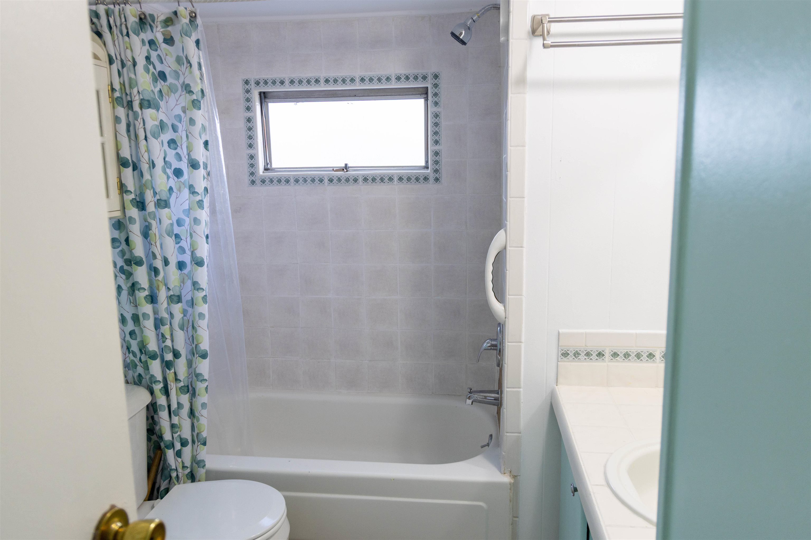 585-25 25 1/2 Road, Unit 232 Grand Junction, CO 81505 - Photo 28 of 40 a bathroom with a bathtub