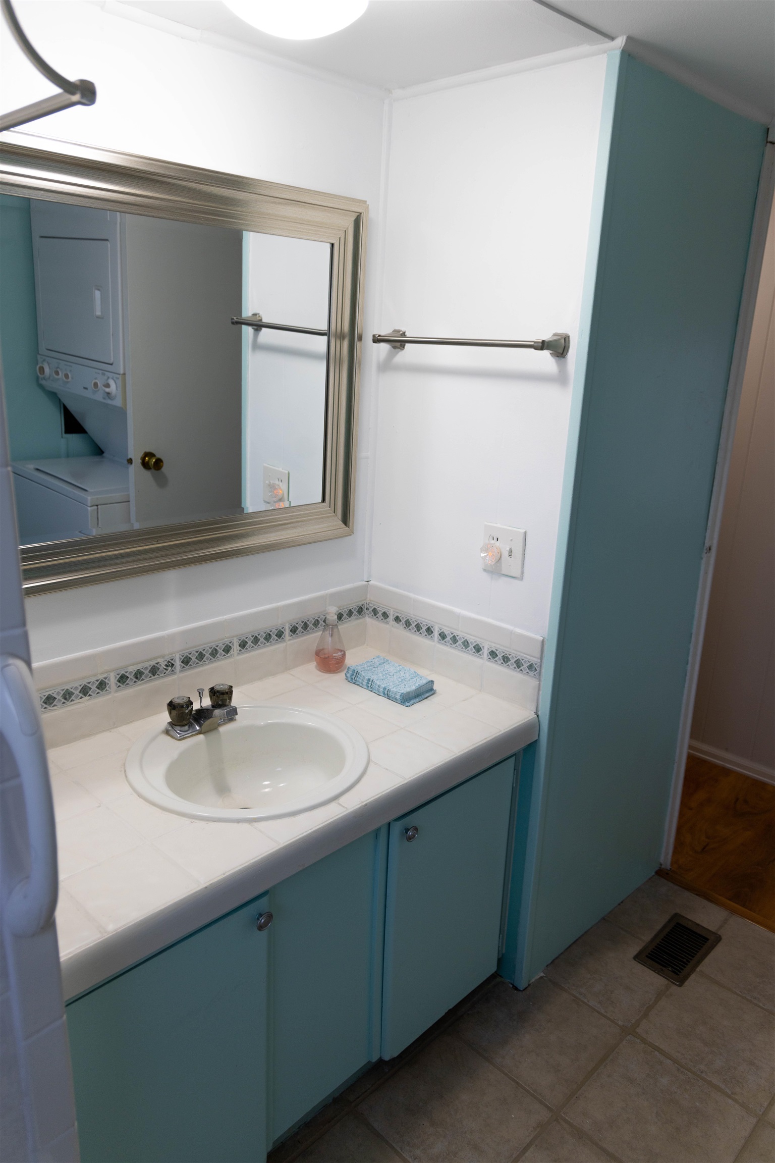 585-25 25 1/2 Road, Unit 232 Grand Junction, CO 81505 - Photo 31 of 40 a bathroom with a sink and a mirror