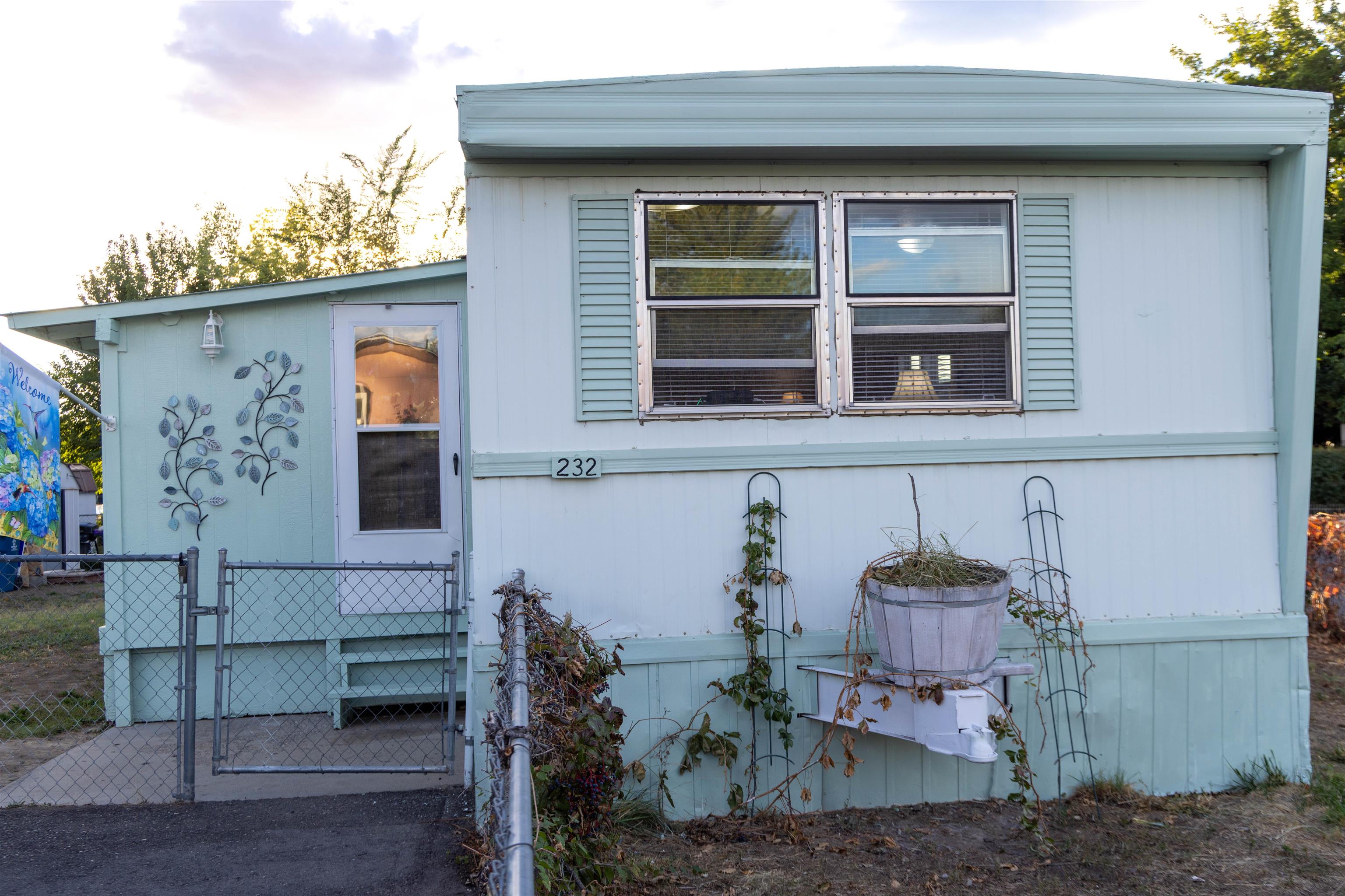 585-25 25 1/2 Road, Unit 232 Grand Junction, CO 81505 - Photo 4 of 40 a front view of a house with garden