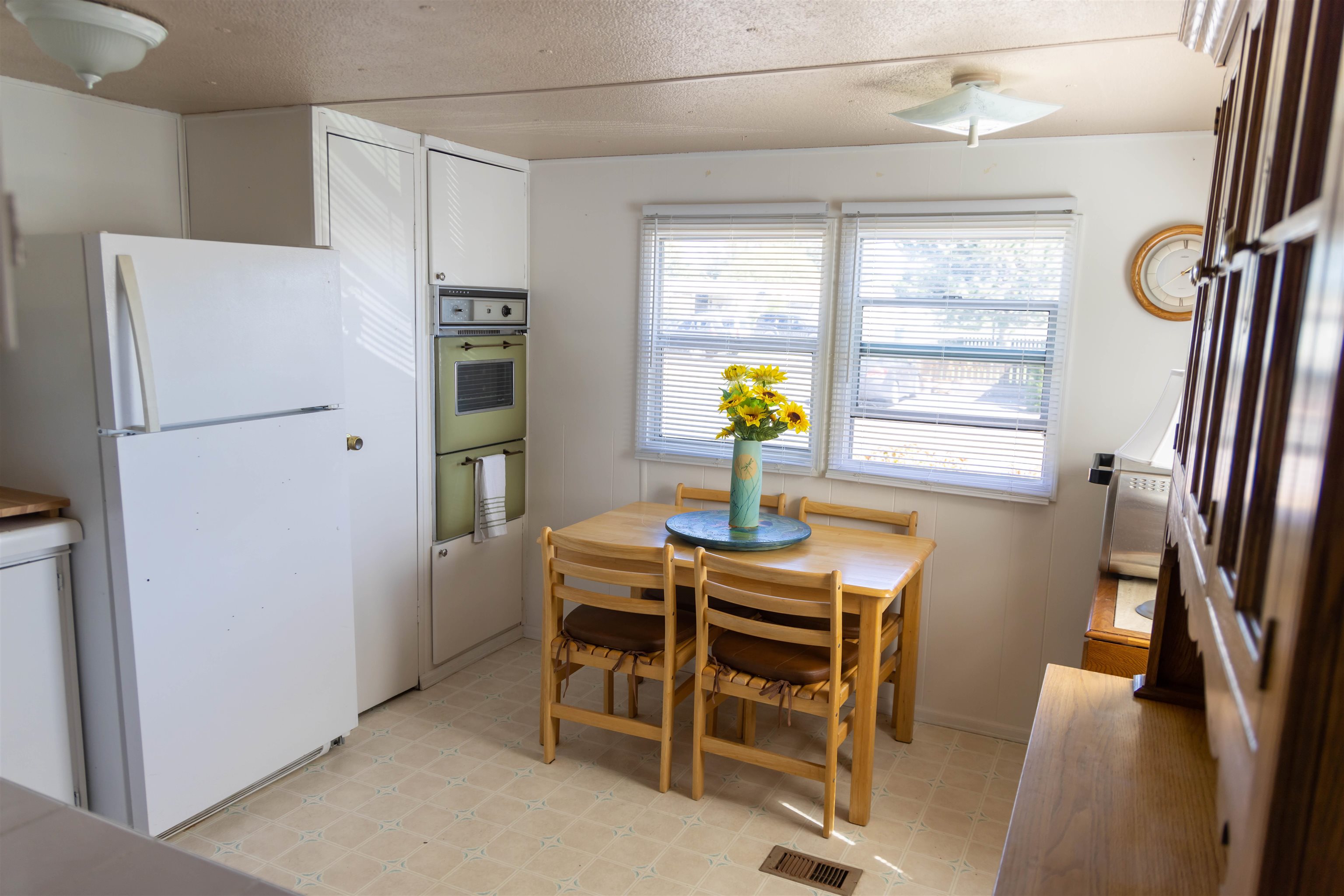 585-25 25 1/2 Road, Unit 232 Grand Junction, CO 81505 - Photo 5 of 40 a table and chairs in a kitchen with a refrigerator