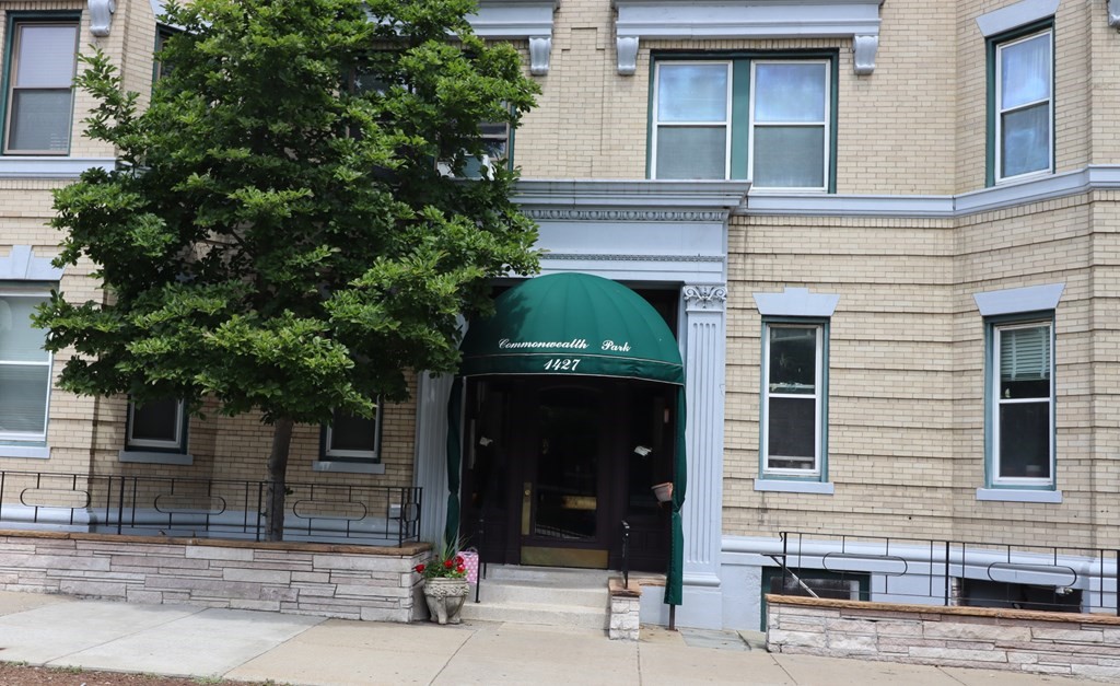 1427 Commonwealth Avenue, Unit 302 Boston, MA 02135 - Photo 2 of 12 front view of a building