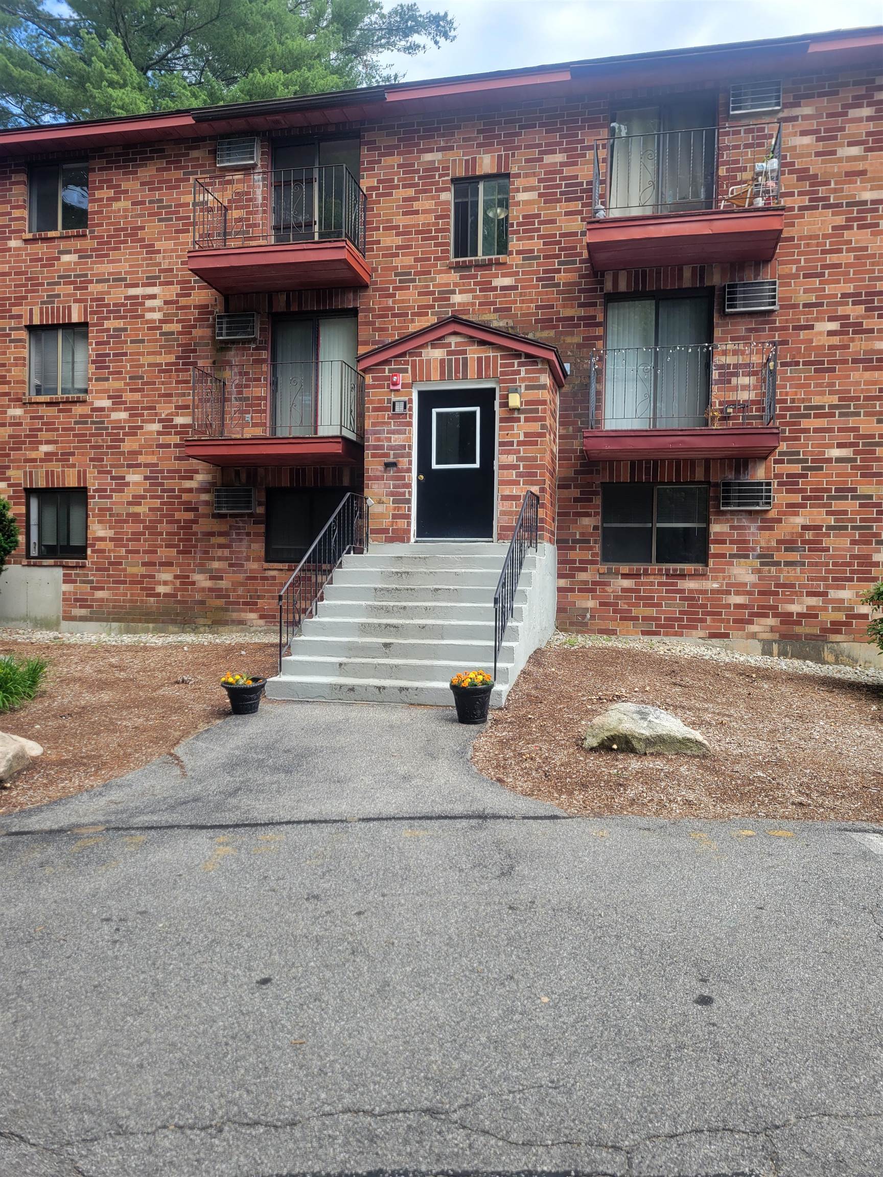 1265 Bodwell Road, Unit 8 Manchester, NH 03109 - Photo 17 of 22