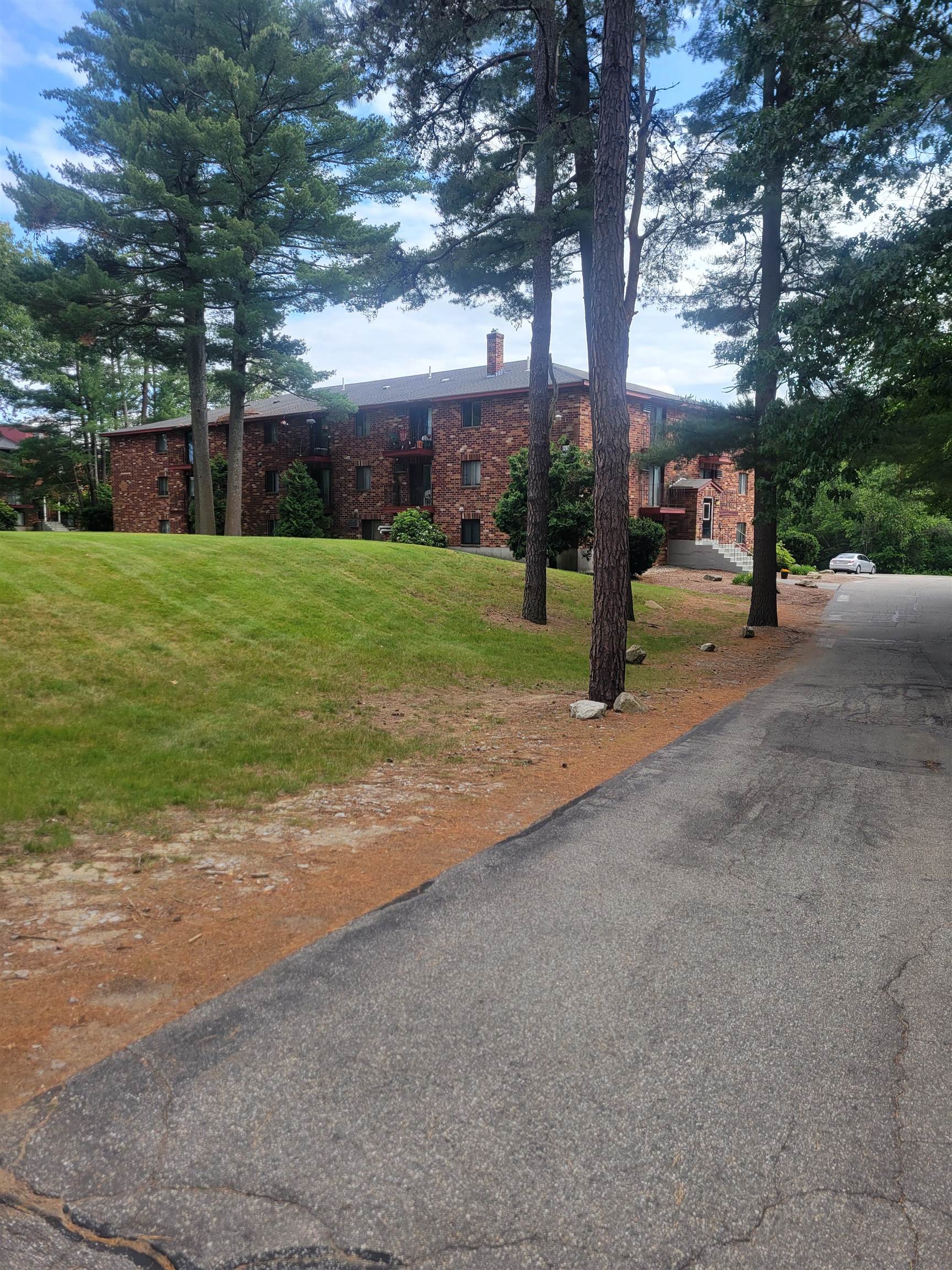 1265 Bodwell Road, Unit 8 Manchester, NH 03109 - Photo 2 of 22